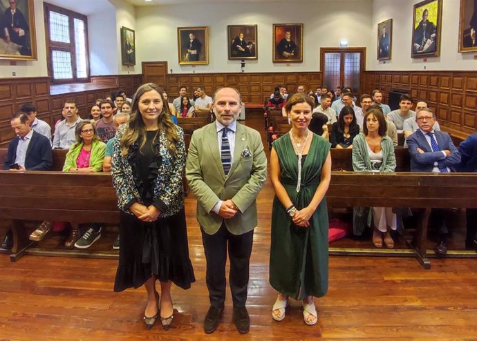 Entrega de diplomas a los becarios de EDP de la Universidad de Oviedo.