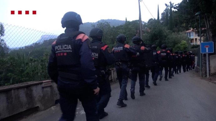 Imagen de los agentes durante el dispositivo policial