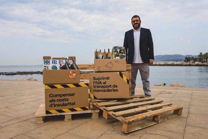 El candidato para Sumar MÉS, Vicen Vidal, adelanta la propuesta de la supresión del IVA en el transporte mercantil.