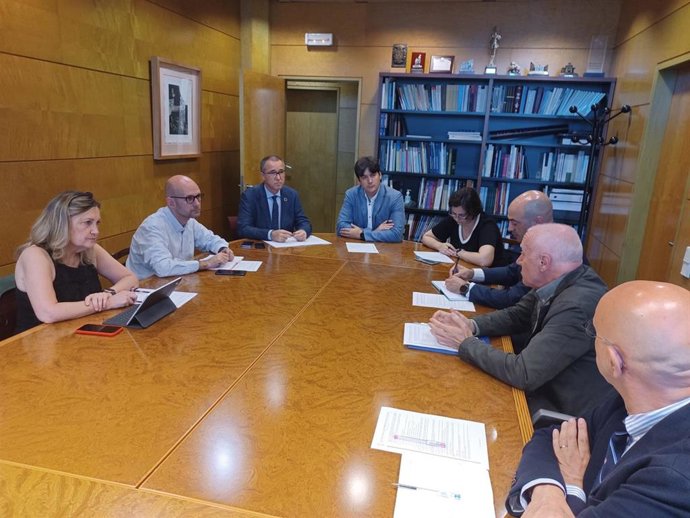 El consejero de Ciencia, Innovación y Universidad, Borja Sánchez, que hoy ha presidido la reunión de constitución del comité de dirección que pondrá en marcha el Centro de Simulación de Tecnologías Innovadoras y Procesos Inteligentes.