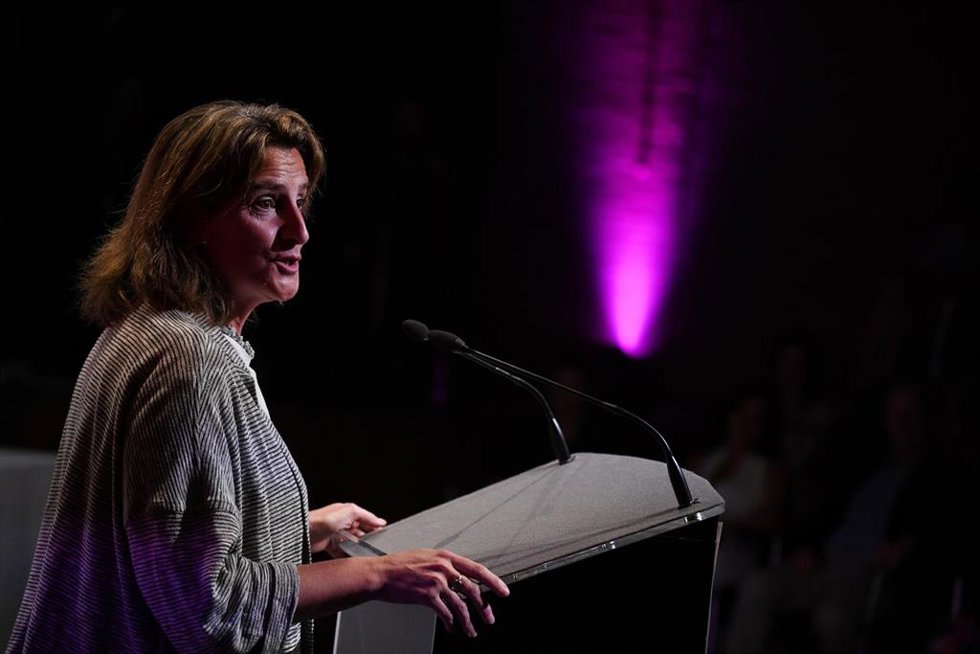 La vicepresidenta y ministra para la Transición Ecológica y el Reto Demográfico, Teresa Ribera, interviene durante la entrega de los Premios Archiletras de la Lengua, en Casa América, a 27 de junio de 2023, en Madrid (España). Los II Premios Archiletras