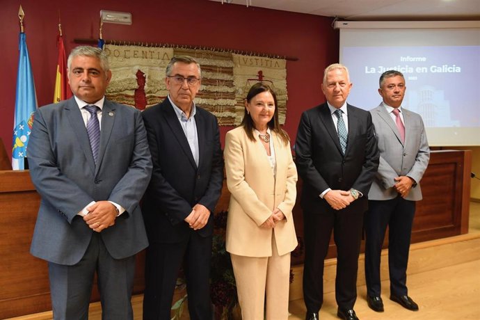 Procuradores gallegos y portugueses presentan el informe de la Justicia en Galicia 2023, con participación del Consello da Avogacía.