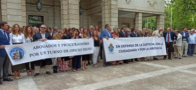 Concentración de los abogados y procuradores de Sevilla