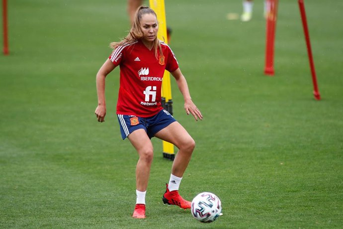 Archivo - Irene Guerrero in action during a training session of Spain Women Team celebrated at Ciudad Del Futbol on september 14, 2021, in Las Rozas, Madrid, Spain.