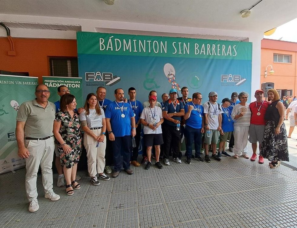 La delegada de Turismo, Cultura y Deporte, Teresa Herrera, ha asistido a la clausura del programa Bádminton Sin Barreras en Huelva.