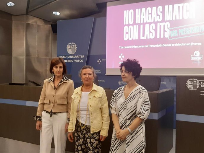 Arantza Arrillaga, Gotzone Sagardui e Itziar Larizgoitia presentan la  Memoria del Plan Vasco de Sida e ITS 2022