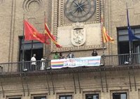 VOX dice que la pancarta LGTBI en el Ayuntamiento de Zaragoza "no es compatible" con la objetividad de las instituciones