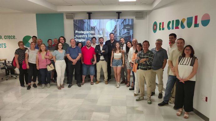 Participantes en un taller organizado por la Diputación de Cáceres para proteger la identidad digital de empresas y personas