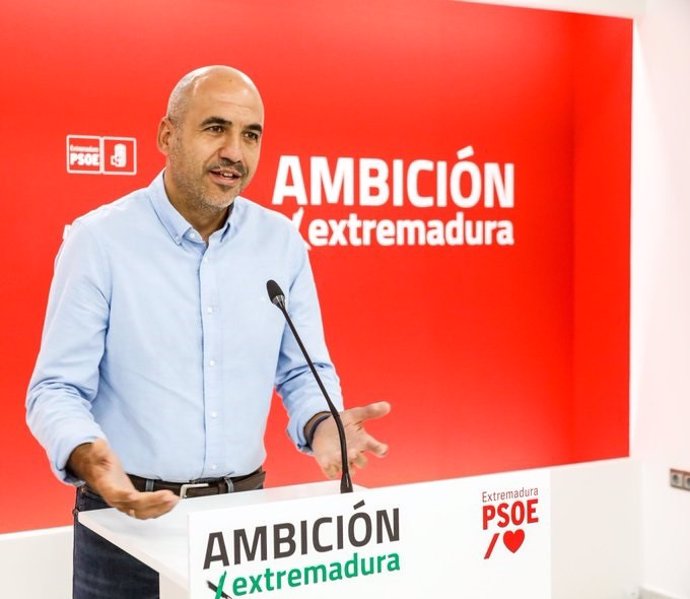 Archivo - El portavoz adjunto del Grupo Parlamentario Socialista, Juan Ramón Ferreira, en una imagen de archivo