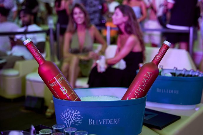 Ushuaa Ibiza Beach Hotel lanza una promoción junto a Mot Hennessy