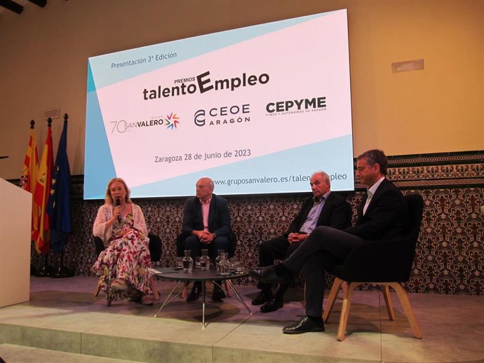 Responsables de Cepyme Aragón, Grupo San Valero y CEOE Aragón presentan la tercera edición de los premios 'Talento Empleo', que reconocen la creación de puestos de trabajo estables y de calidad.