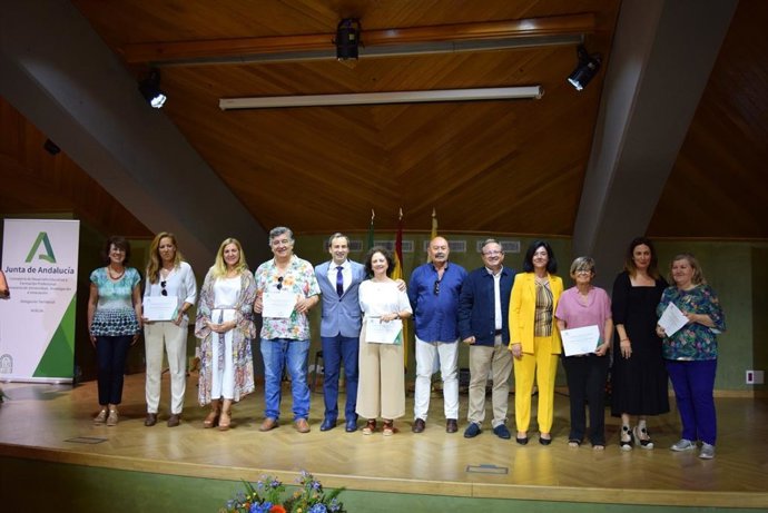La Junta homenajea a los trabajadores de la enseñanza jubilados durante este curso.