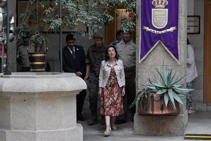 La ministra de Defensa, Margarita Robles, en su visita al Cuartel General del Mando de Apoyo a la Maniobra (CGMAN) en A Coruña