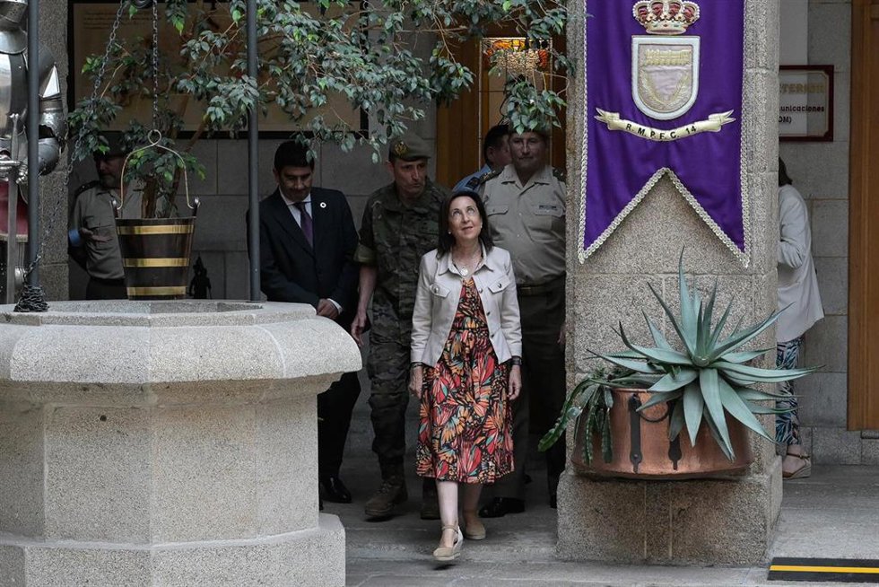 La ministra de Defensa, Margarita Robles, en su visita al Cuartel General del Mando de Apoyo a la Maniobra (CGMAN) en A Coruña