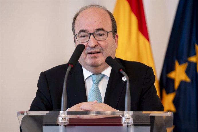 El ministro de Cultura y Deporte, Miquel Iceta, interviene durante el acto de la entrega al cineasta Carlos Saura de la Orden Civil de Alfonso X El Sabio concedida a título póstumo, a 21 de junio de 2023, en Madrid (España).