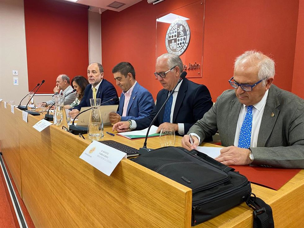 La UJA analiza los modelos de liquidación de la aceituna y los aceites de oliva en función de su calidad
