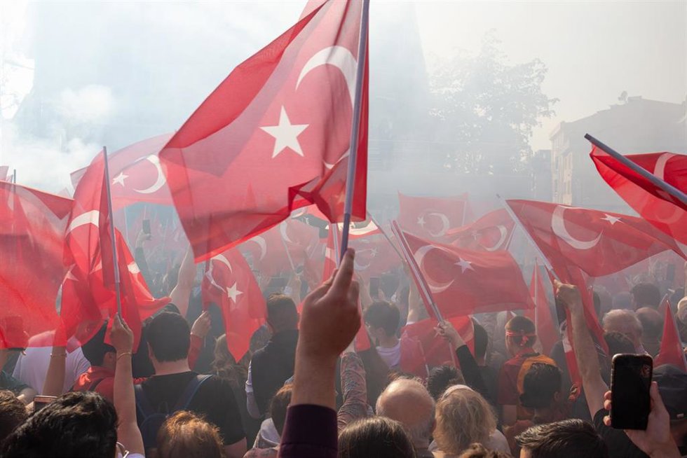 Archivo - Banderas de Turquía durante una manifestación