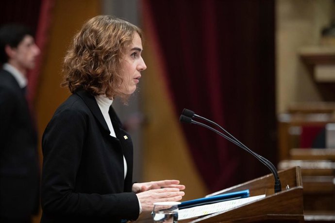 Archivo - La consellera de Cultura de la Generalitat, Gemma Ubasart, en una imagen de archivo en el pleno del Parlament. 