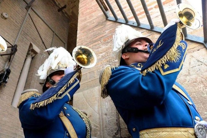 Imagen de archivo de clarines de la banda Nuestra Señora del Sol interpretando las Lágrimas de San Pedro en la Giralda.