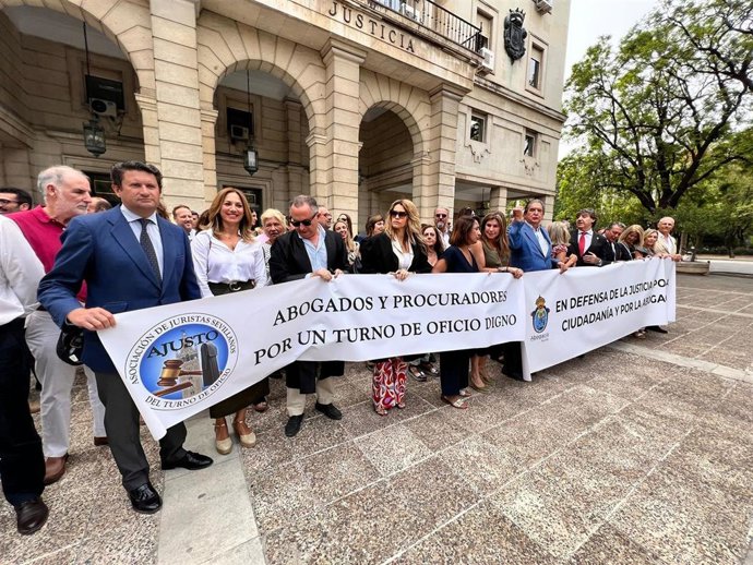 Concentración de letrados y procuradores en Sevilla
