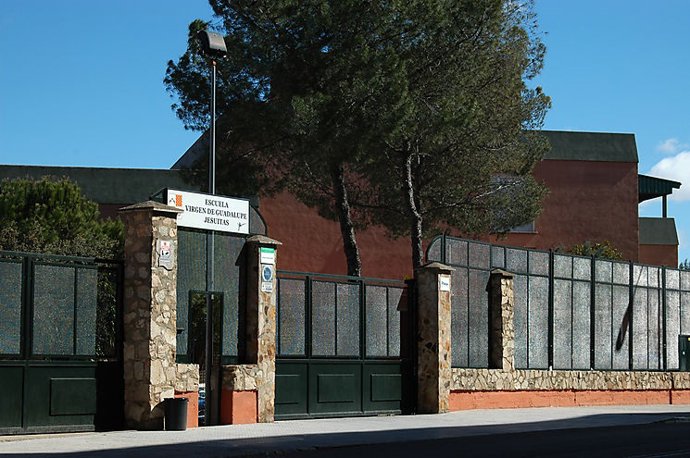 Exterior de la Escuela Vírgen de Guadalupe de Badajoz.