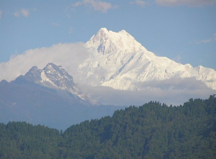 Archivo - Kangchenjunga, una de las mayores cimas del Himalaya