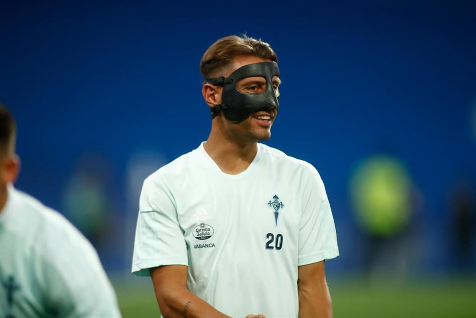Archivo - Kevin Vazquez of Celta warms up in mask during the spanish league, La Liga Santander, football match played between Real Madrid and Celta de Vigo at Santiago Bernabeu stadium on September 12, 2021, in Madrid, Spain.