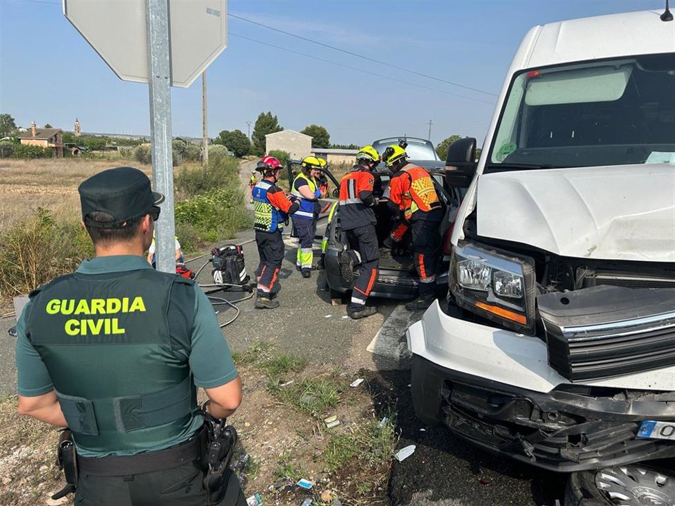 Dos turismos y una furgoneta chocan en la N-232 a la altura de Calahorra