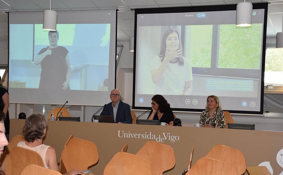 Presentación de los resultados del proyecto SignaMed, que desarrolló un diccionario multiplataforma con términos médicos y de salud para atender a personas sordas en Urgencias.