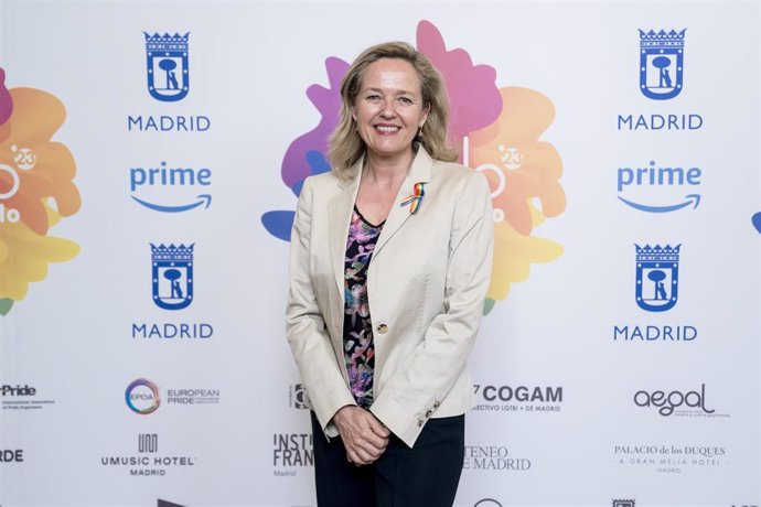 La vicepresidenta primera y ministra de Asuntos Económicos y Transformación Digital, Nadia Calviño, posa en el photocall durante el acto Lorca, Retrato de un poeta en el Ateneo de Madrid, a 28 de junio de 2023, en Madrid (España). 