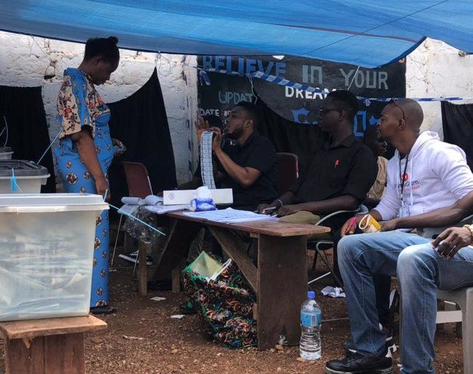 Centro de votación en Free Town, Sierra Leona.