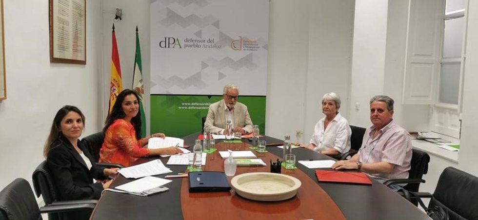 Derecho a morir dignamente traslada al Defensor del Pueblo su análisis sobre la aplicación de la ley de eutanasia