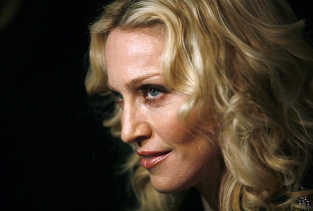 Archivo - Arxiu - FILED - 13 February 2008, Berlin: US pop star Madonna arrives to the premiere of her film "Filth and Wisdom". Madonna encouraged Prince Harry and his wife Meghan Markle to move to the United States. Photo: Jan Woitas/dpa