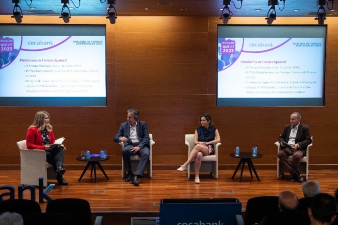 Evento de clausura: Mónica Malo (Cecabank), Enrique Velázquez (VDOS), Ana María Romero (MSCI) y Fernando Luque  (Morningstar España).