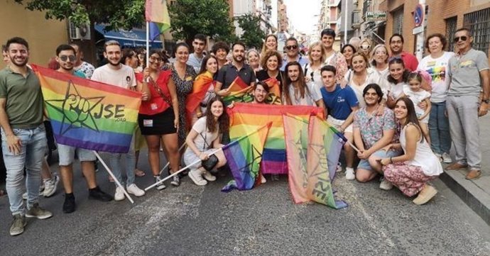 La secretaria general del PSOE de Huelva y cabeza de lista al Senado, María Eugenia Limón, participa en la concentración del Día del Orgullo.