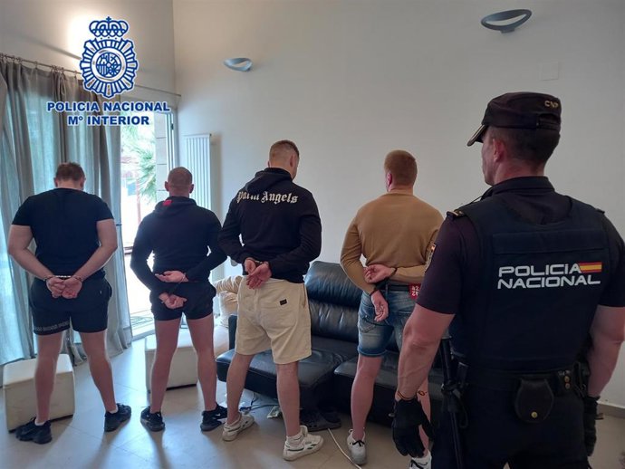 Detenidos cuatro hombres como responsables de una gran plantación de marihuana en Molina de Segura (Murcia)