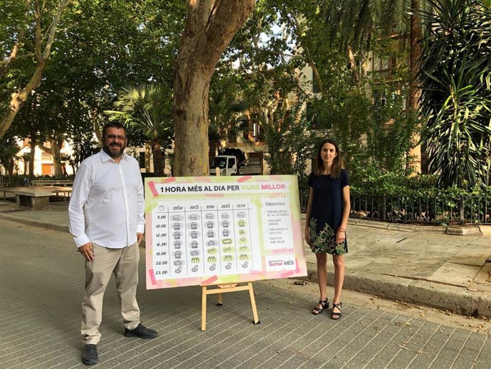 El candidato de Sumar MÉS , Vicen Vidal, junto a la también candidata, Elisabeth Ripoll, este jueves en la presentación de la propuesta.