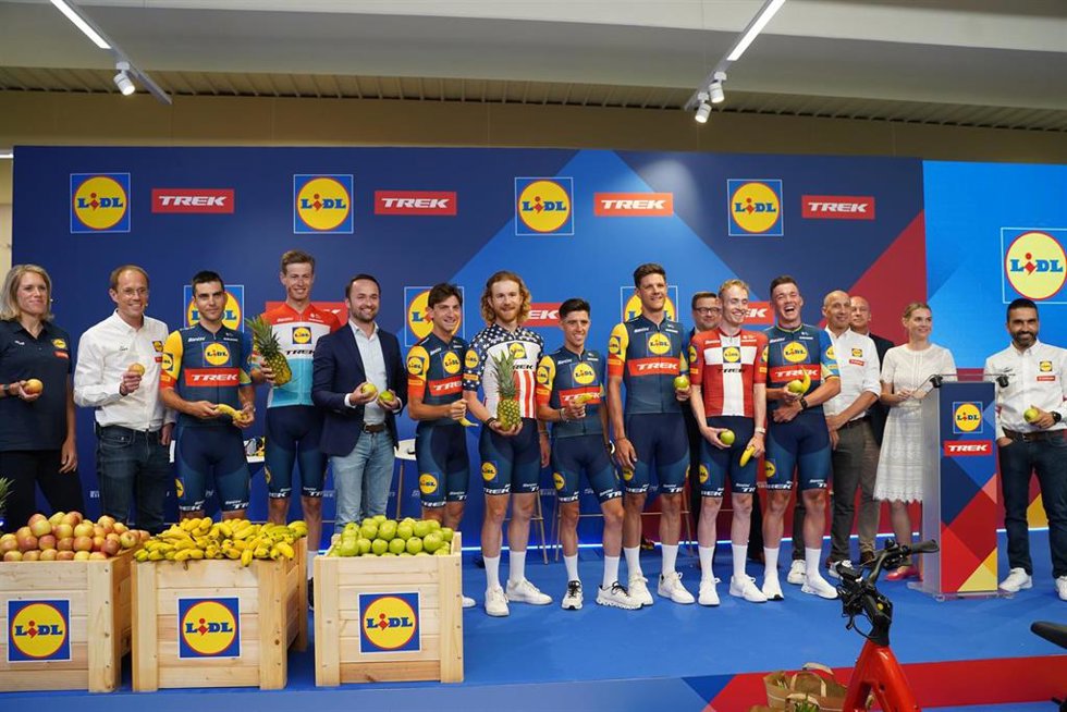 Presentación del equipo Lidl-Trek para el Tour de Francia 2023, además de su nuevo maillot rojo, amarillo y azul.