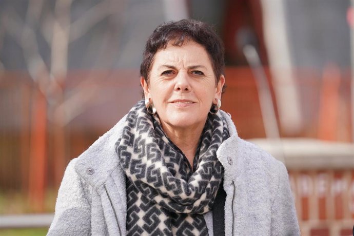 Archivo - La diputada de EH Bildu en el Congreso de los Diputados, Mertxe Aizpurua, realiza una visita por la ciudad, a 25 de febrero de 2023, en Vitoria, Álava, País Vasco (España).