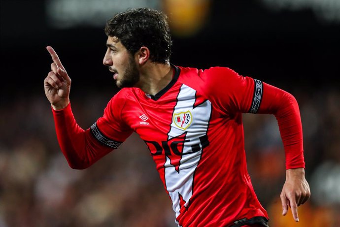 Archivo - Santi Comesana of Rayo Vallecano celebrates a goal during the spanish league, La Liga Santander, football match played between Valencia CF and Real Sociedad at Mestalla stadium on April 3, 2023, in Valencia, Spain.