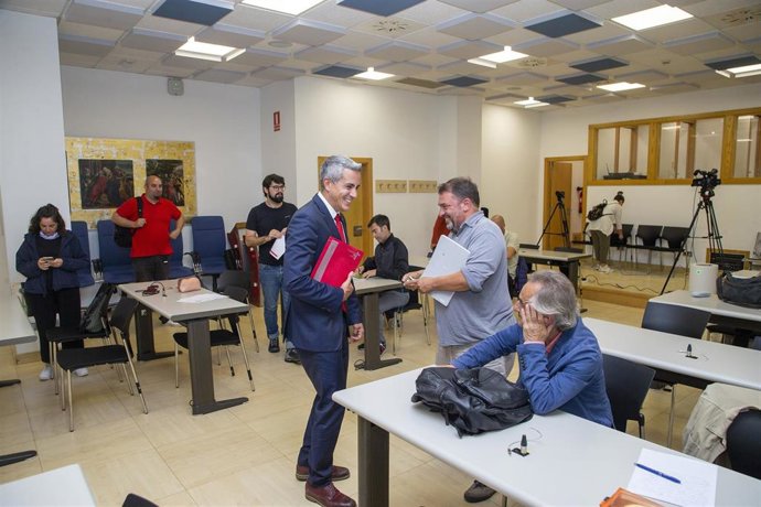 El vicepresidente en funciones, Pablo Zuloaga, tras la rueda de prensa de los acuerdos de Consejo de Gobierno en funciones