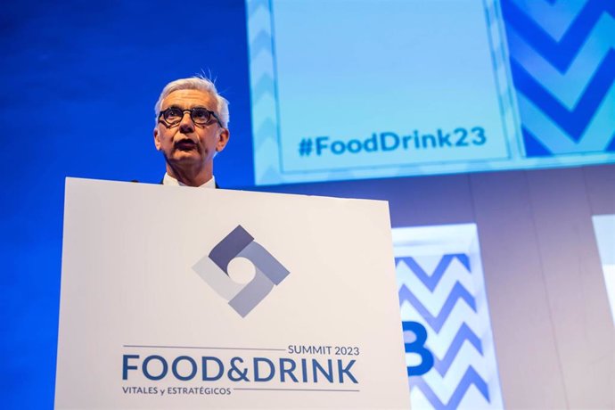 El presidente de la Federación Española de Industrias de Alimentación y Bebidas (FIAB), Ignacio Silva, interviene durante la inauguración del Food & Drink Summit 2023, en la Real Fábrica de Tapices, a 15 de junio de 2023, en Madrid (España).