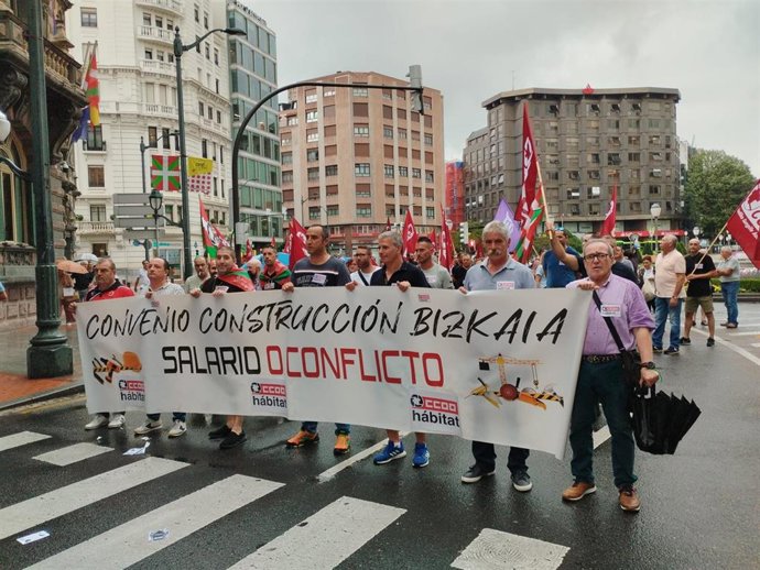 Trabajadores de la Construcción de Bizkaia se manifiestan por Bilbao