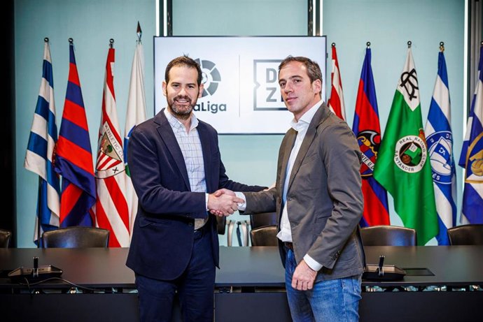 El director de Estrategia Digital de LaLiga, Alfredo Bermejo, y el SVP Content de DAZN España, Quim Domnech.