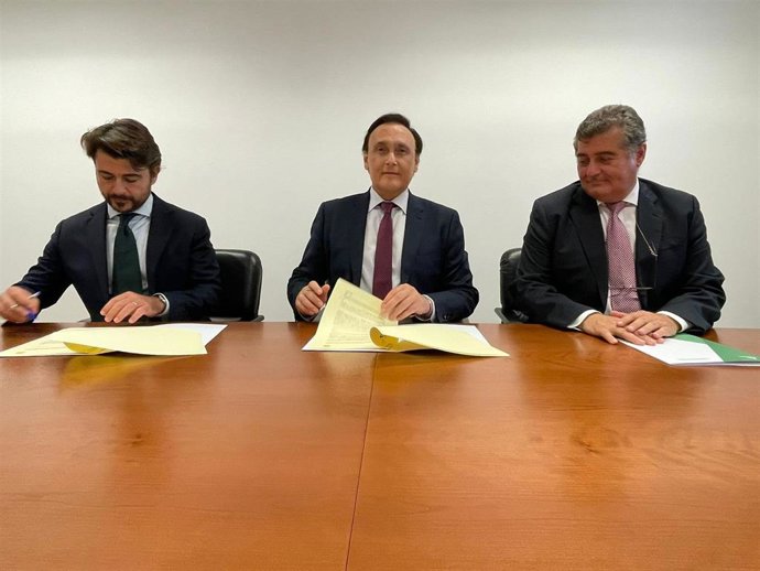 Firma del convenio de colaboración entre la Junta y CTA