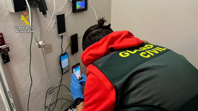 La Guardia Civil detiene a una persona que estafaba mediante páginas web fraudulentas que simulaban ser reales