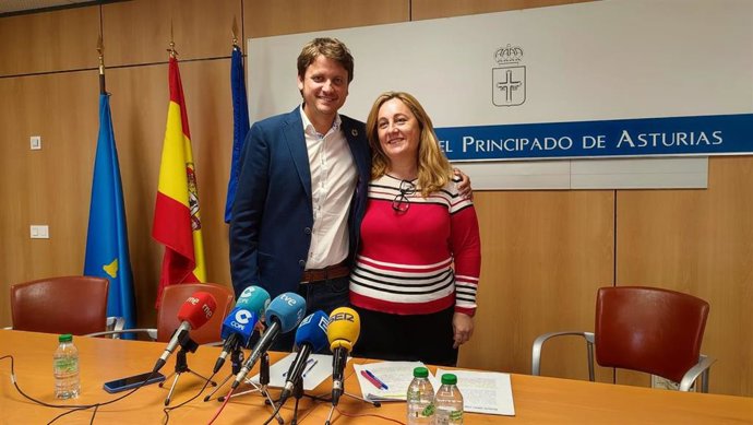 La consejera de Educación, Lydia Espina, acompañada por el director general de Ordenación, Evaluación y Equidad Educativa, David Artime