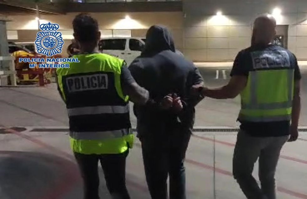 Uno de los detenidos por el secuestro a una mujer en el barrio de Palmete de Sevilla, a la que liberaron tras retenerla cuatro días en Portugal.