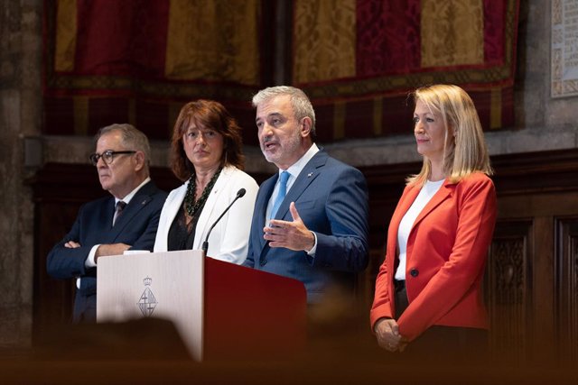 D'esquerra a dreta, Jordi Valls, Laia Bonet, Jaume Collboni i Maria Eugènia Gai