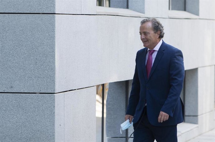 Archivo - El ex juez Fernando Presencia, a su llegada a la Audiencia Nacional para declarar como imputado